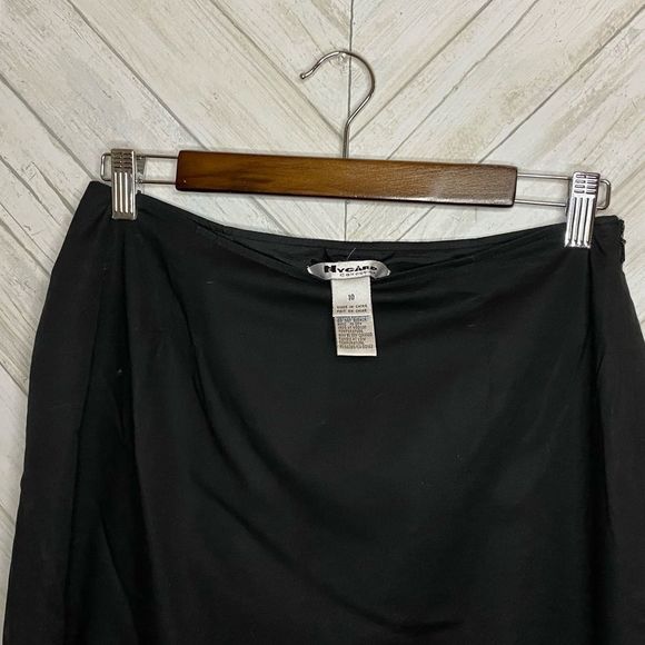 Nygard embroidered hem black and white skirt - Picture 4 of 5